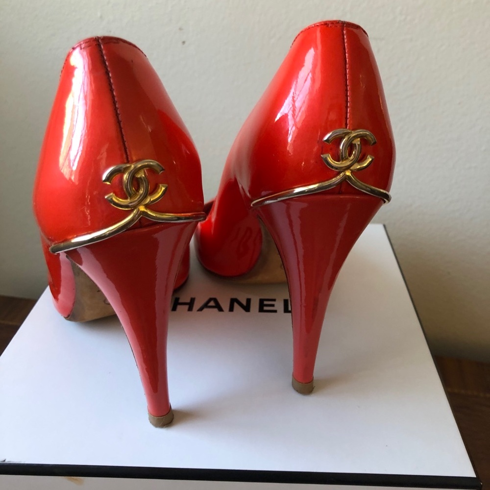 Chanel logo patent leather heels